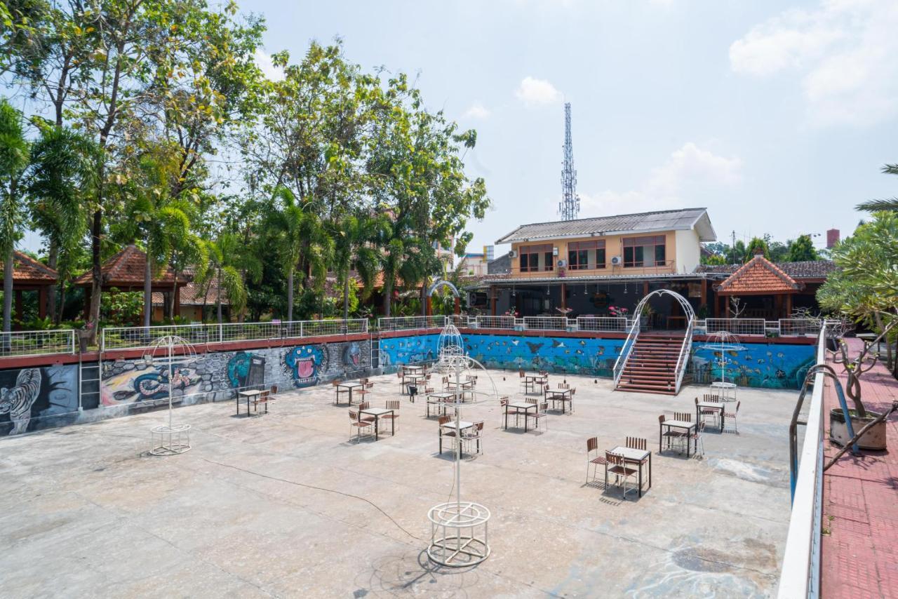 Hotel RedDoorz @ Panglima Sudirman Madiun Zewnętrze zdjęcie