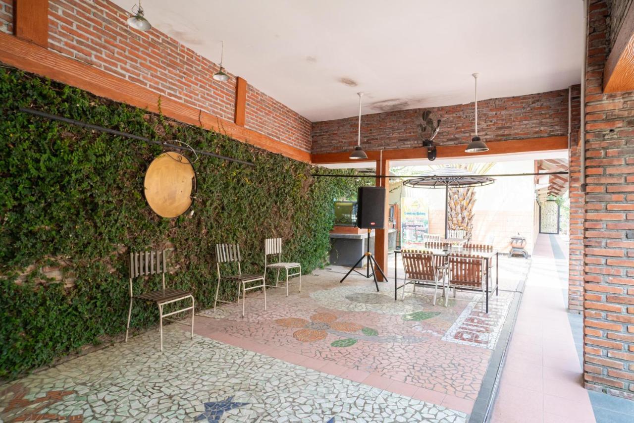 Hotel RedDoorz @ Panglima Sudirman Madiun Zewnętrze zdjęcie