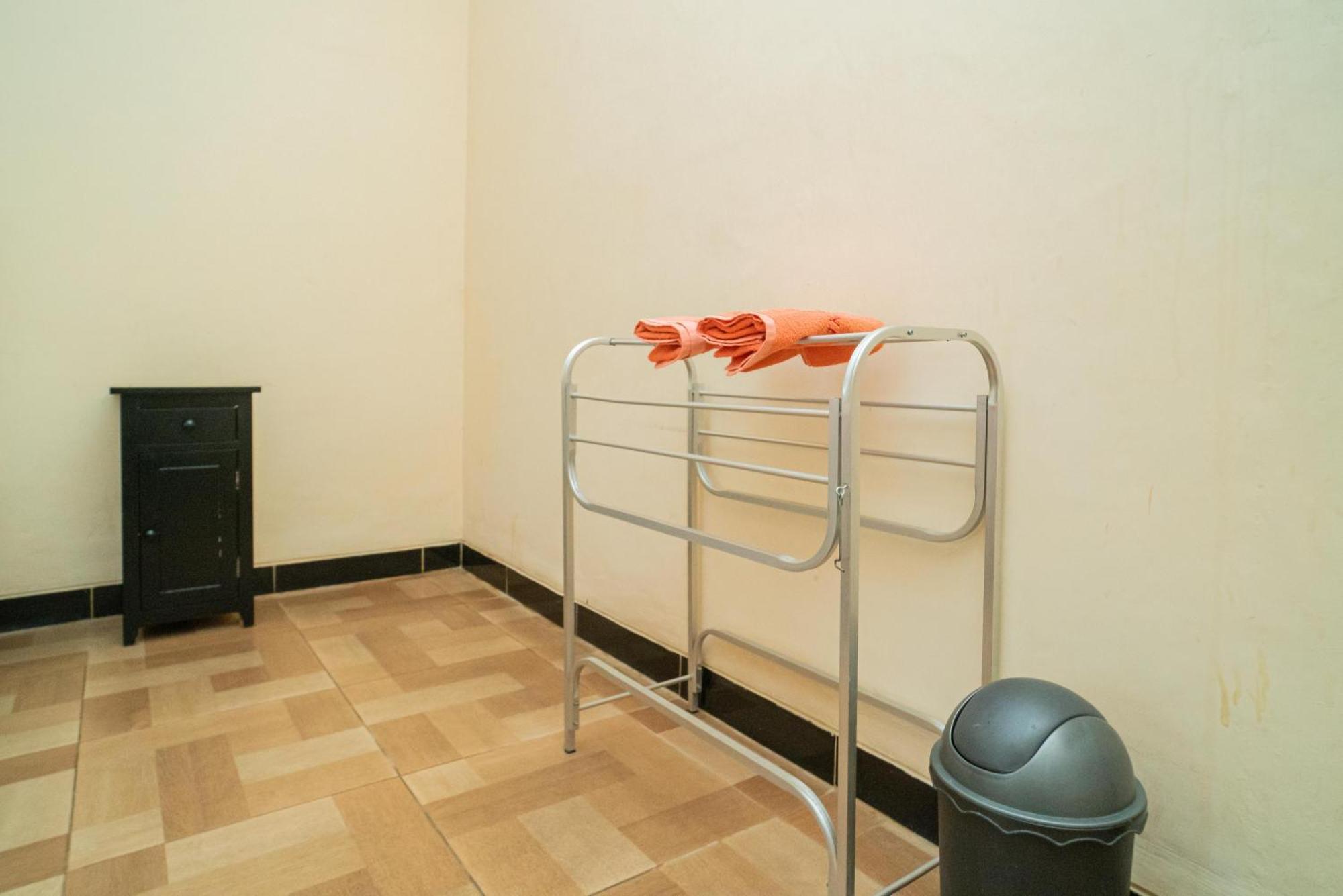 Hotel RedDoorz @ Panglima Sudirman Madiun Pokój zdjęcie